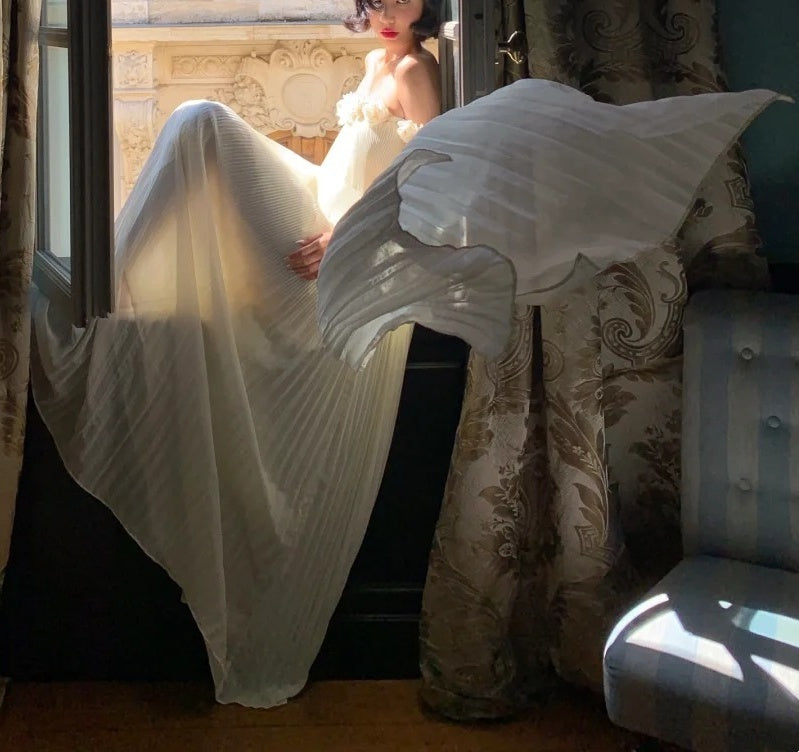 Französisches 3D-Blumen-Kleid mit schulterfreiem Ausschnitt: Plissierter Chiffon, rückenfreies Kleid mit Schärpe, Feen-Thermalbad-Kleid NV6402