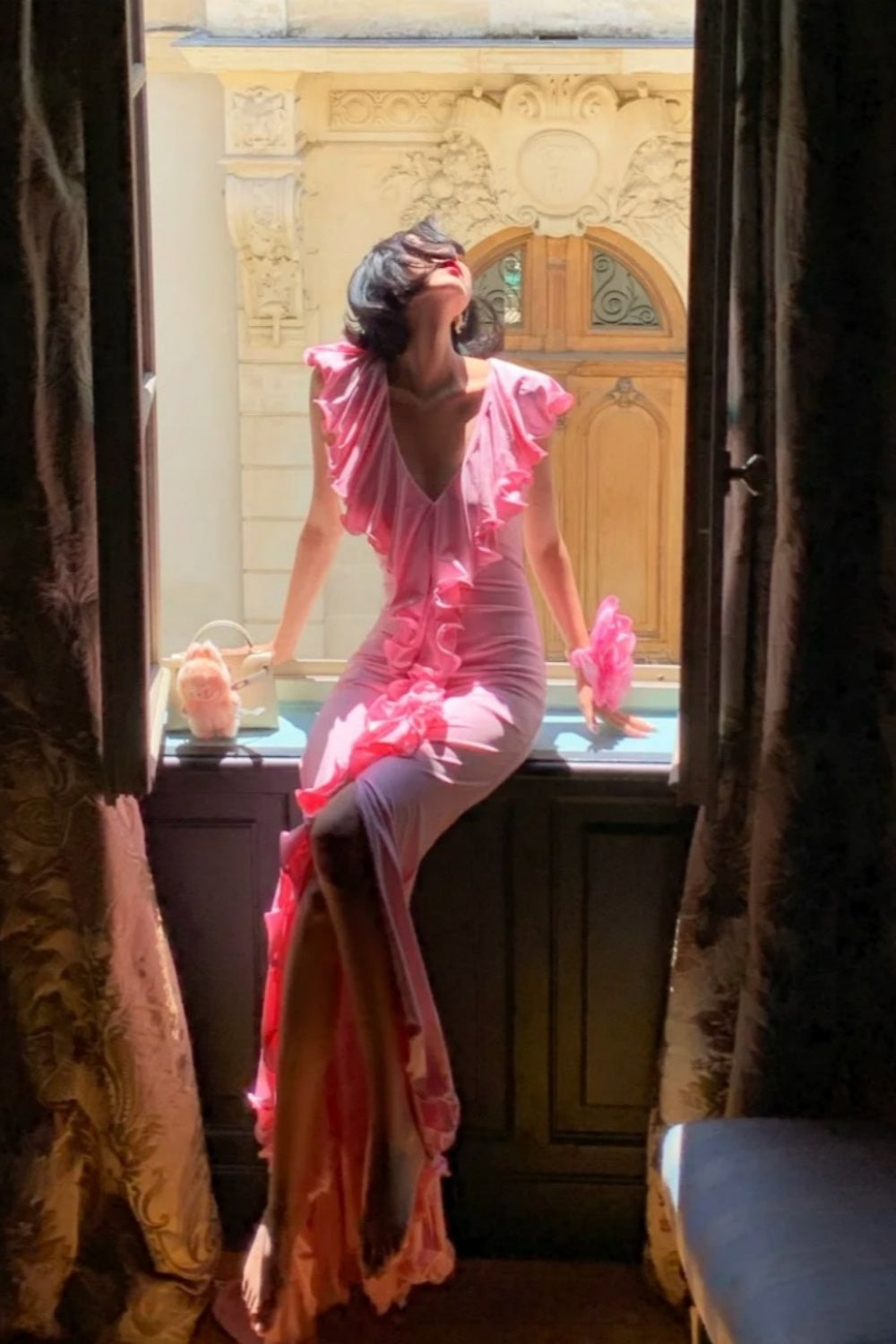 Rosafarbenes, gerüschtes Abendkleid mit Farbverlauf: V-Ausschnitt, schulterfrei, taillierter Meerjungfrauenschnitt, französisch-romantischer Stil NV6401