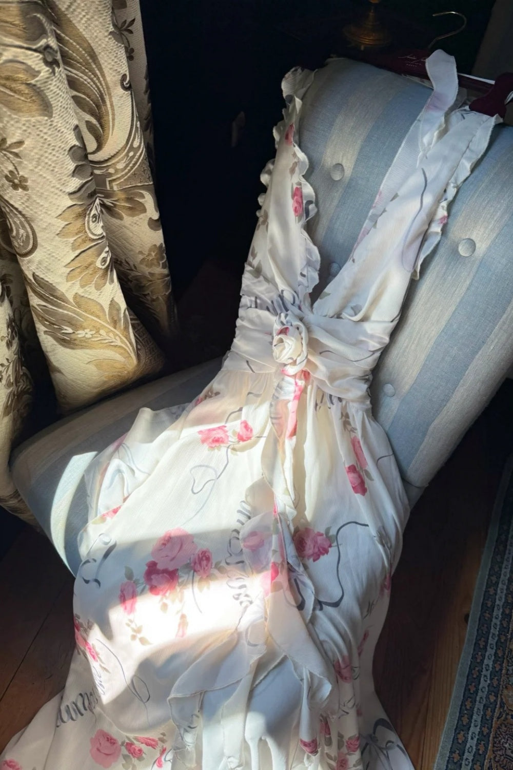 Neckholder-Abendkleid mit Rosenmuster im französischen Stil: Rückenfreies Maxikleid, Feenkleid für den Urlaub NV6403