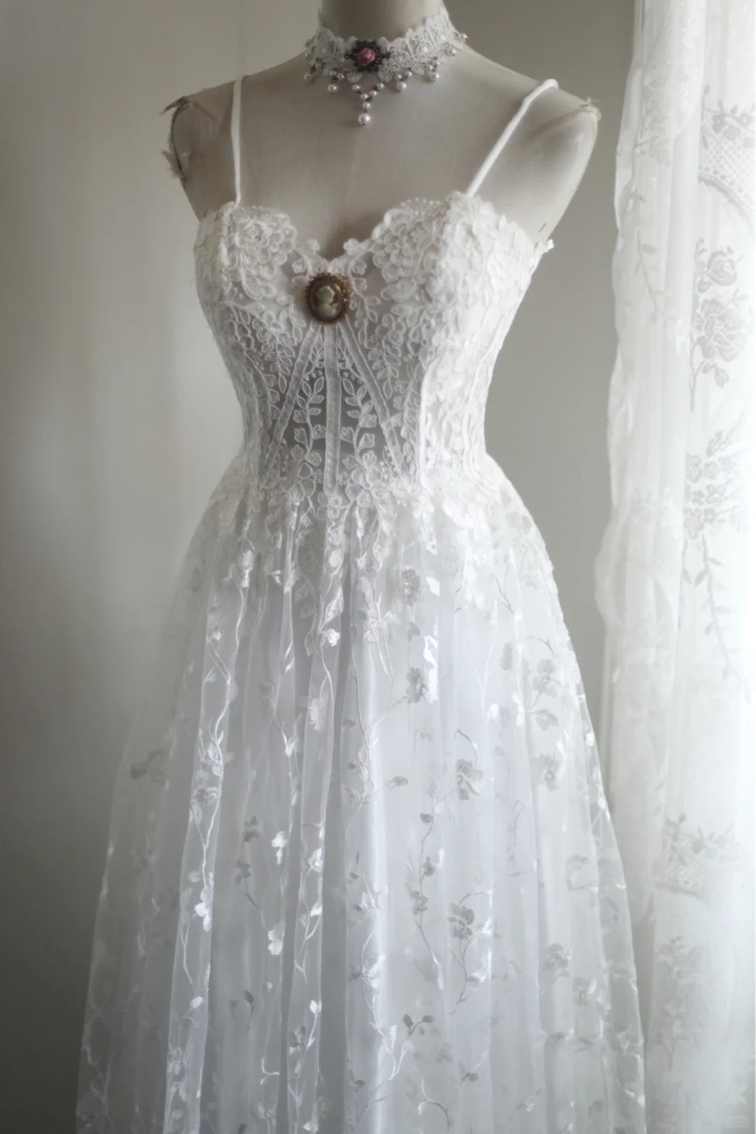 White Retro Simple Princess Cute Flower Embroidery Long lace Prom Dress Evening Dress Party Dress Bridesmaid Dress nv4694
