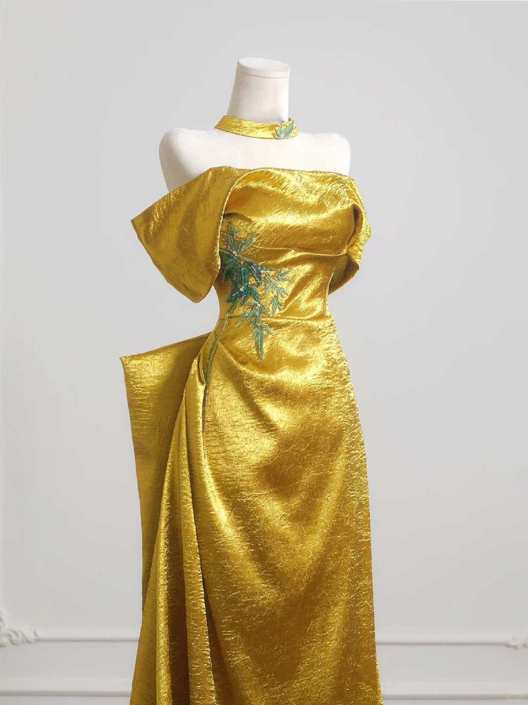 Gold Applique Elegant Long Satin Prom Dress Evening Gown nv4954