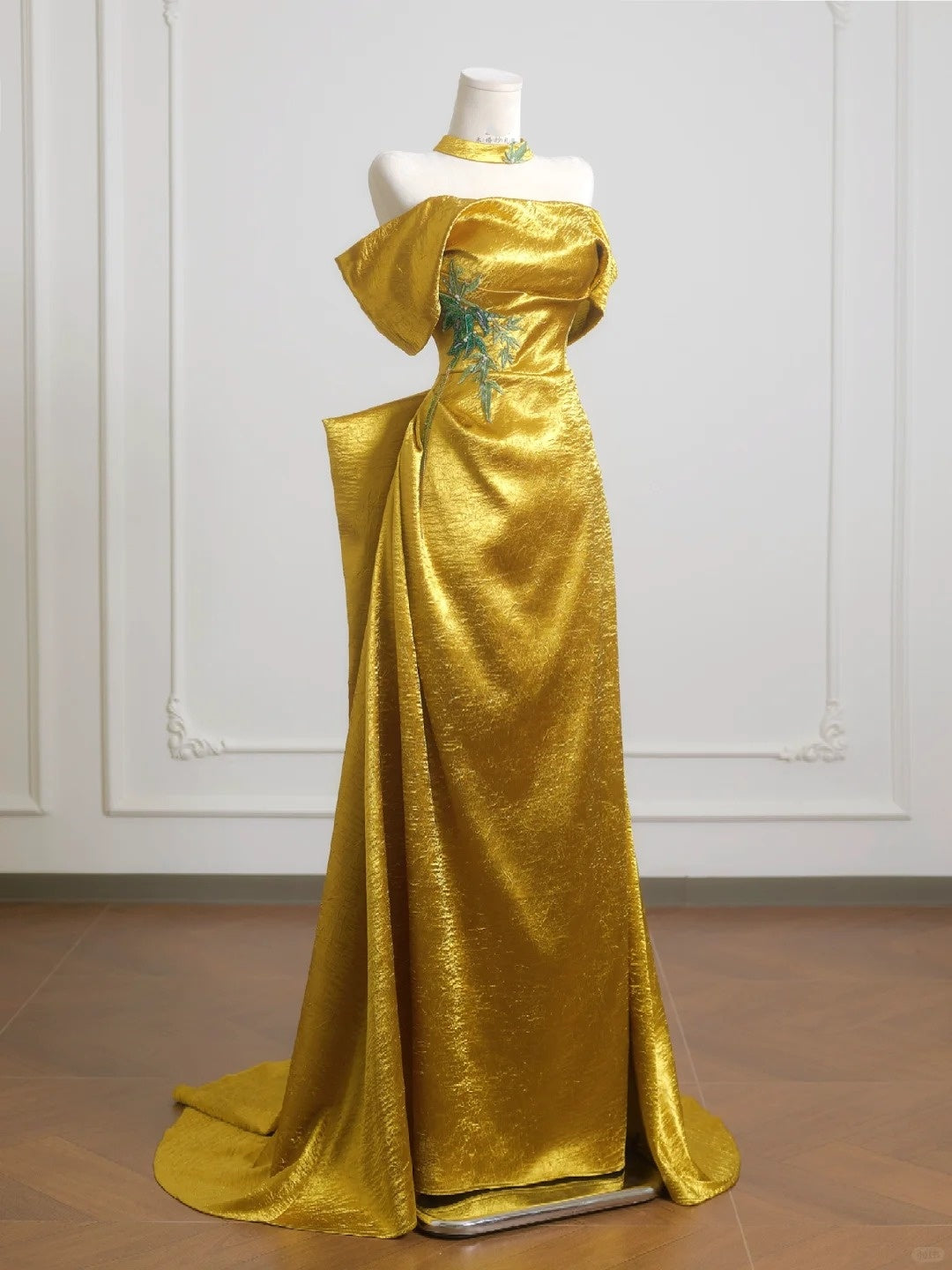 Gold Applique Elegant Long Satin Prom Dress Evening Gown nv4954