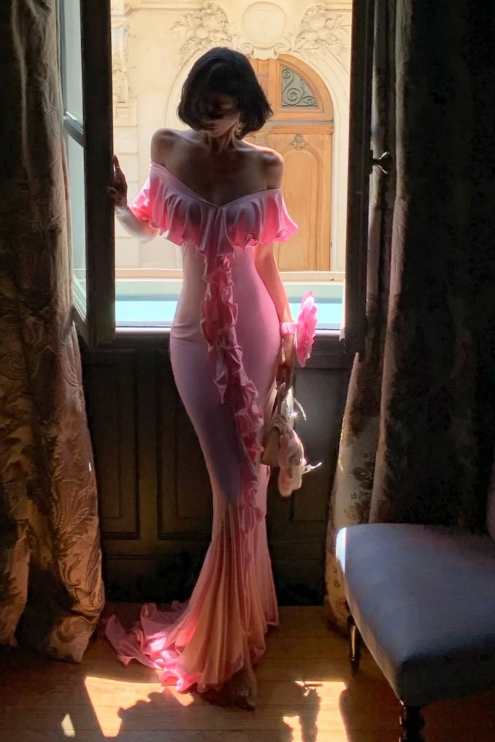 Rosafarbenes, gerüschtes Abendkleid mit Farbverlauf: V-Ausschnitt, schulterfrei, taillierter Meerjungfrauenschnitt, französisch-romantischer Stil NV6401