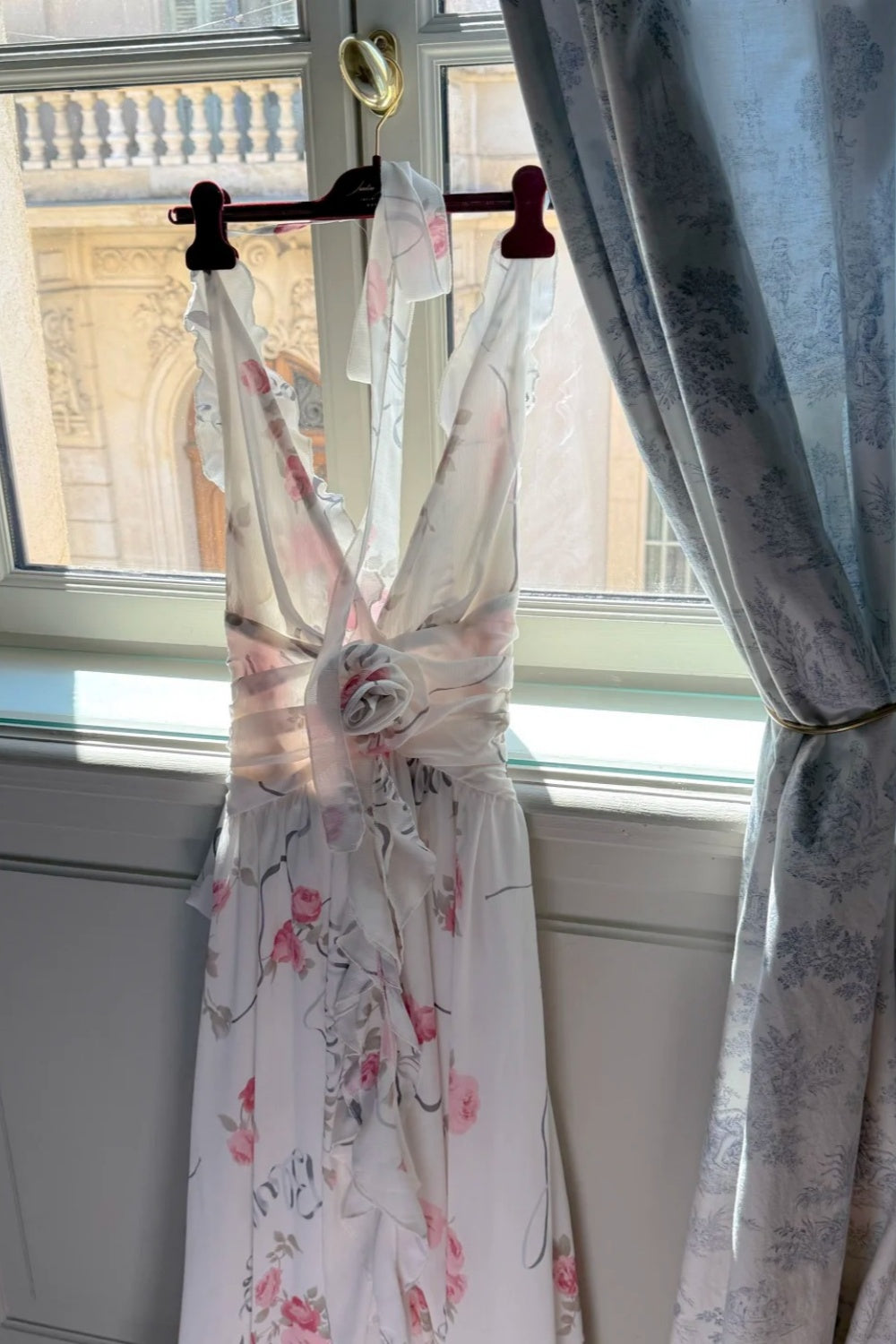 Neckholder-Abendkleid mit Rosenmuster im französischen Stil: Rückenfreies Maxikleid, Feenkleid für den Urlaub NV6403