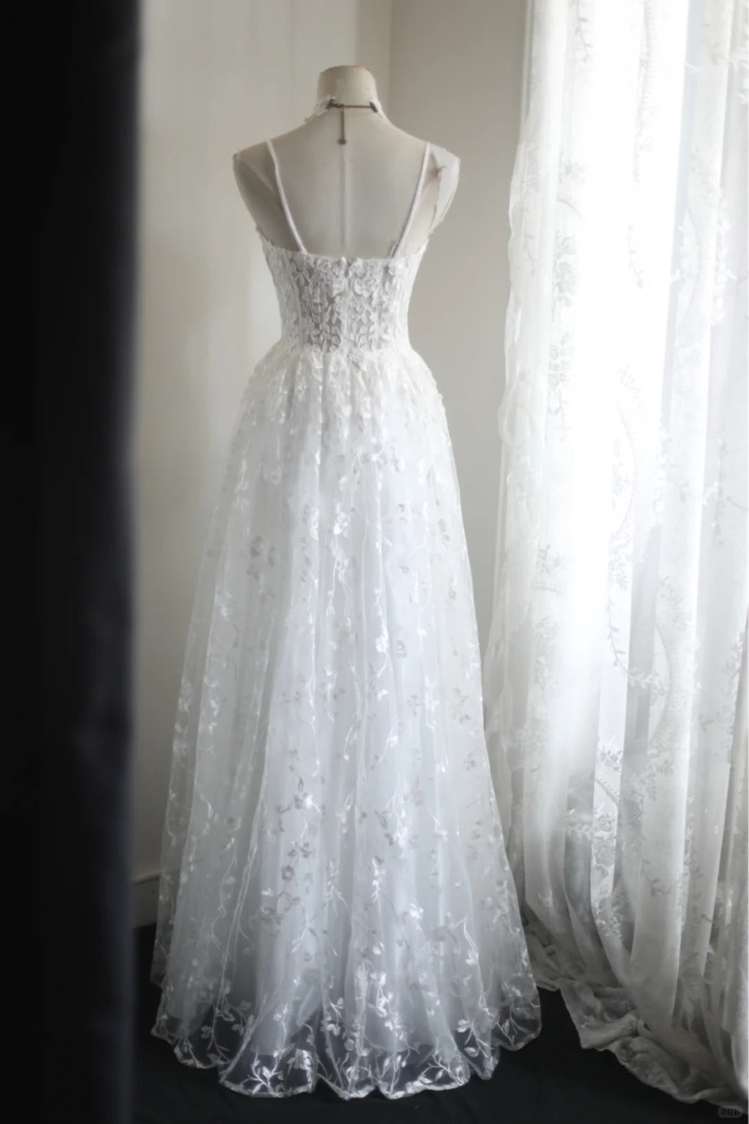 White Retro Simple Princess Cute Flower Embroidery Long lace Prom Dress Evening Dress Party Dress Bridesmaid Dress nv4694