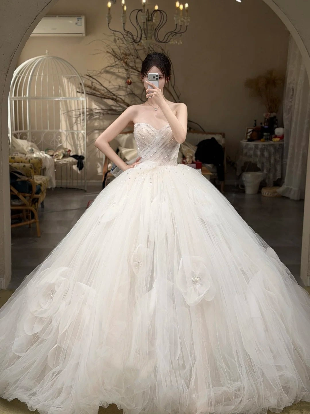 Dreamy Princess Style Strapless Sleeveless Wedding Gown | White Tulle 3D Flower Ballgown Train Maxi Dress for Wedding Bridal Engagement Luxury Dinner NV6275