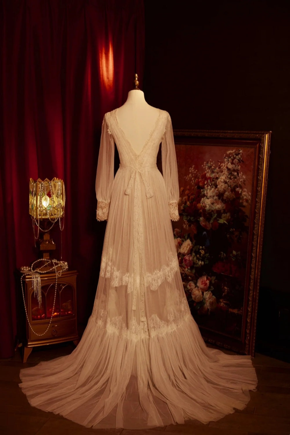 Vintage-Style, Exquisite Lace, Elegant Long Tulle Wedding Dress For Brides. NV6541