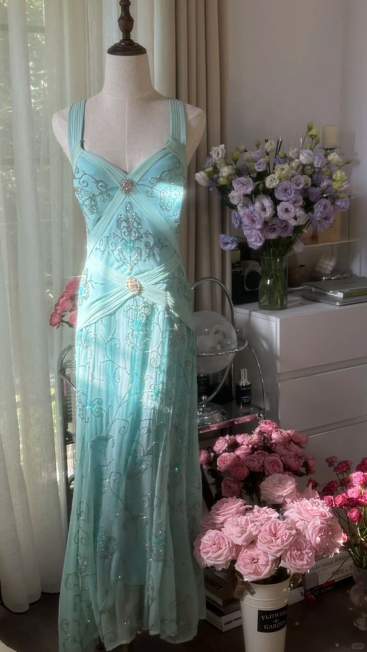 NiceVestidos - Robe de bal vintage, robe de soirée bleue élégante et raffinée, ornée de perles. NV5983