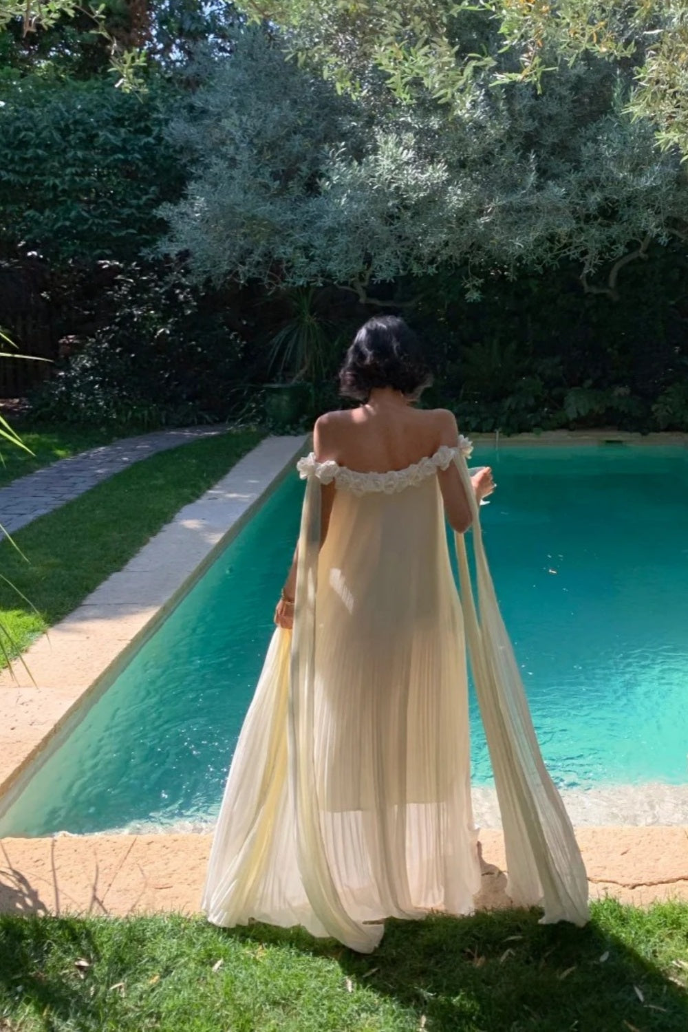 Französisches 3D-Blumen-Kleid mit schulterfreiem Ausschnitt: Plissierter Chiffon, rückenfreies Kleid mit Schärpe, Feen-Thermalbad-Kleid NV6402