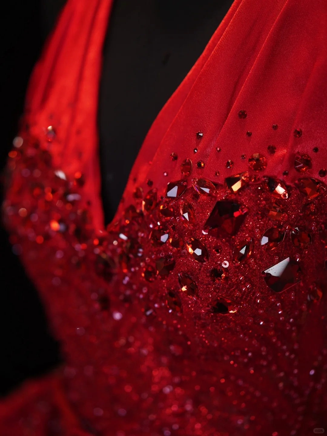 Red Gem Beaded Homecoming Dress V Neck Sexy Short Prom Dress Evening Dress Birthday Dress nv4413