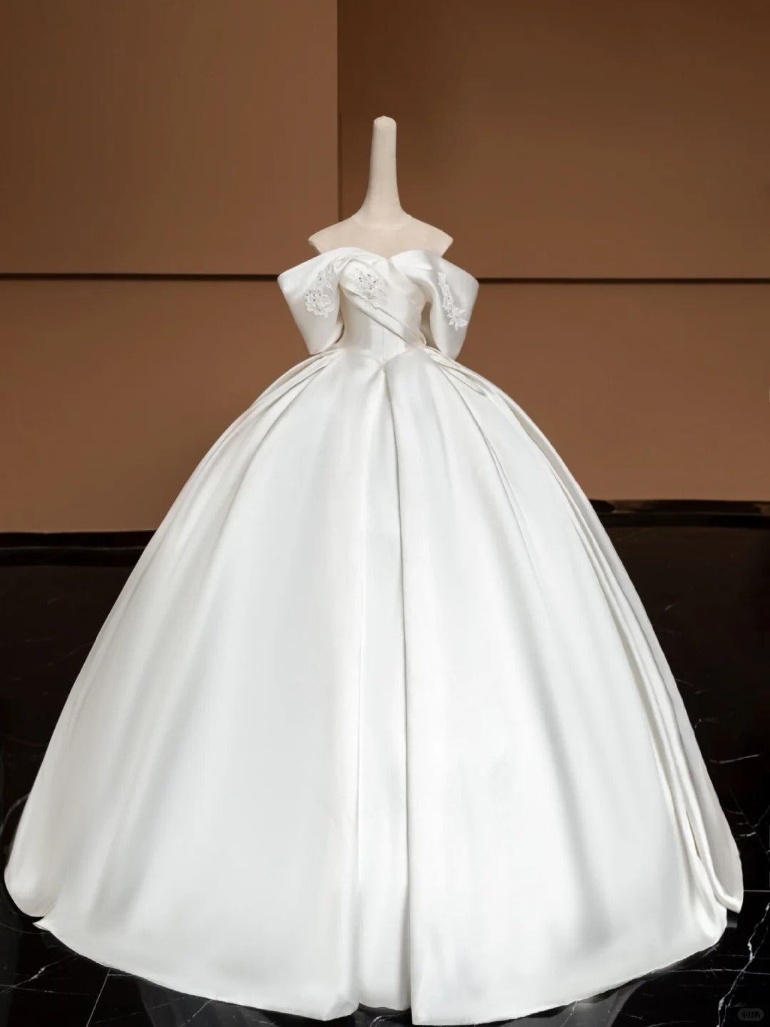 White Floral Applique Beading Elegant Fashion Long Satin Prom Dress Evening Gown Party Dress Wedding Dress nv4747