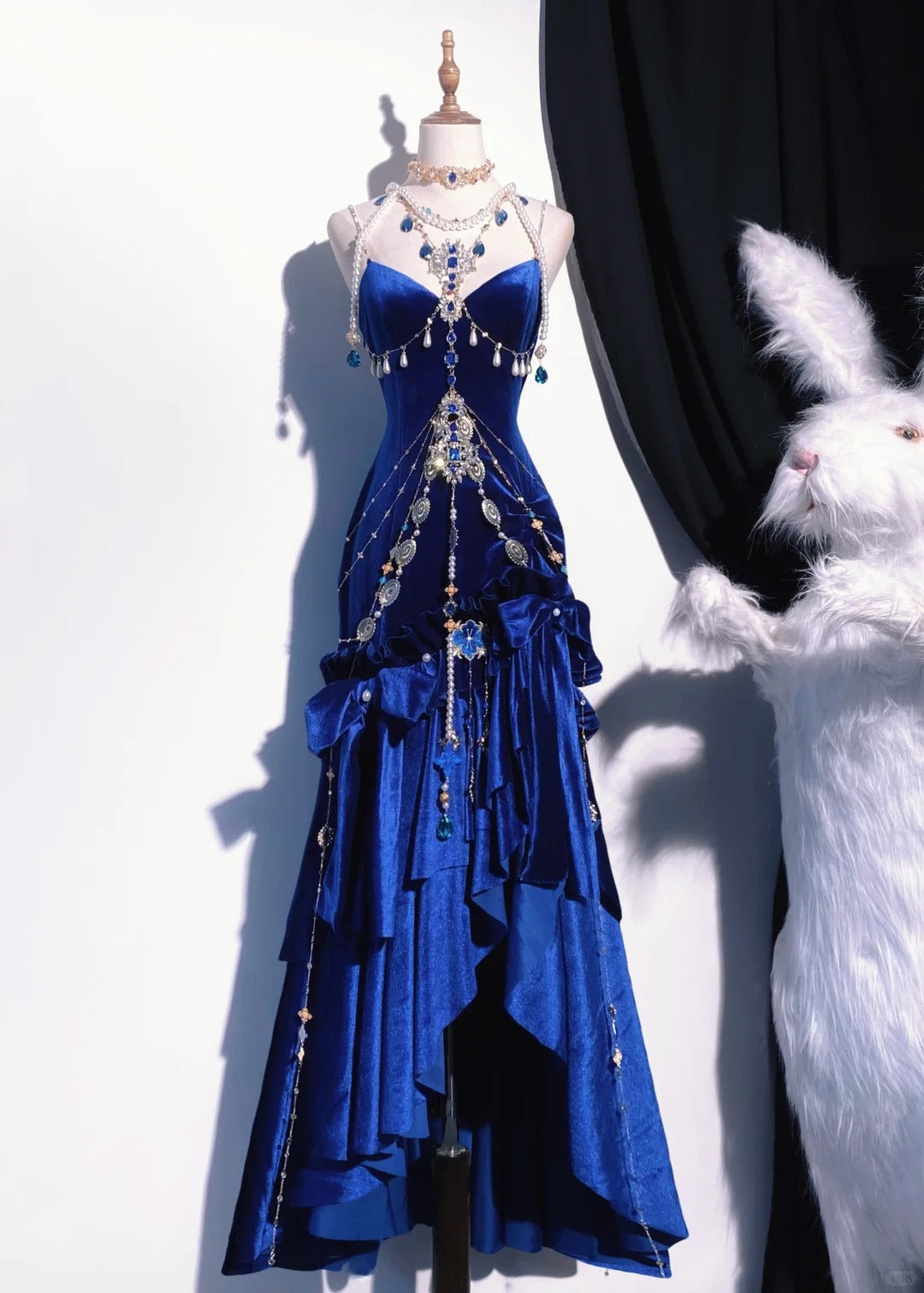 Burgundy/Blue Vintage Delicate Beads Elegant Stunning Long Velvet Ball Gown Evening Gown Party Dress nv4115