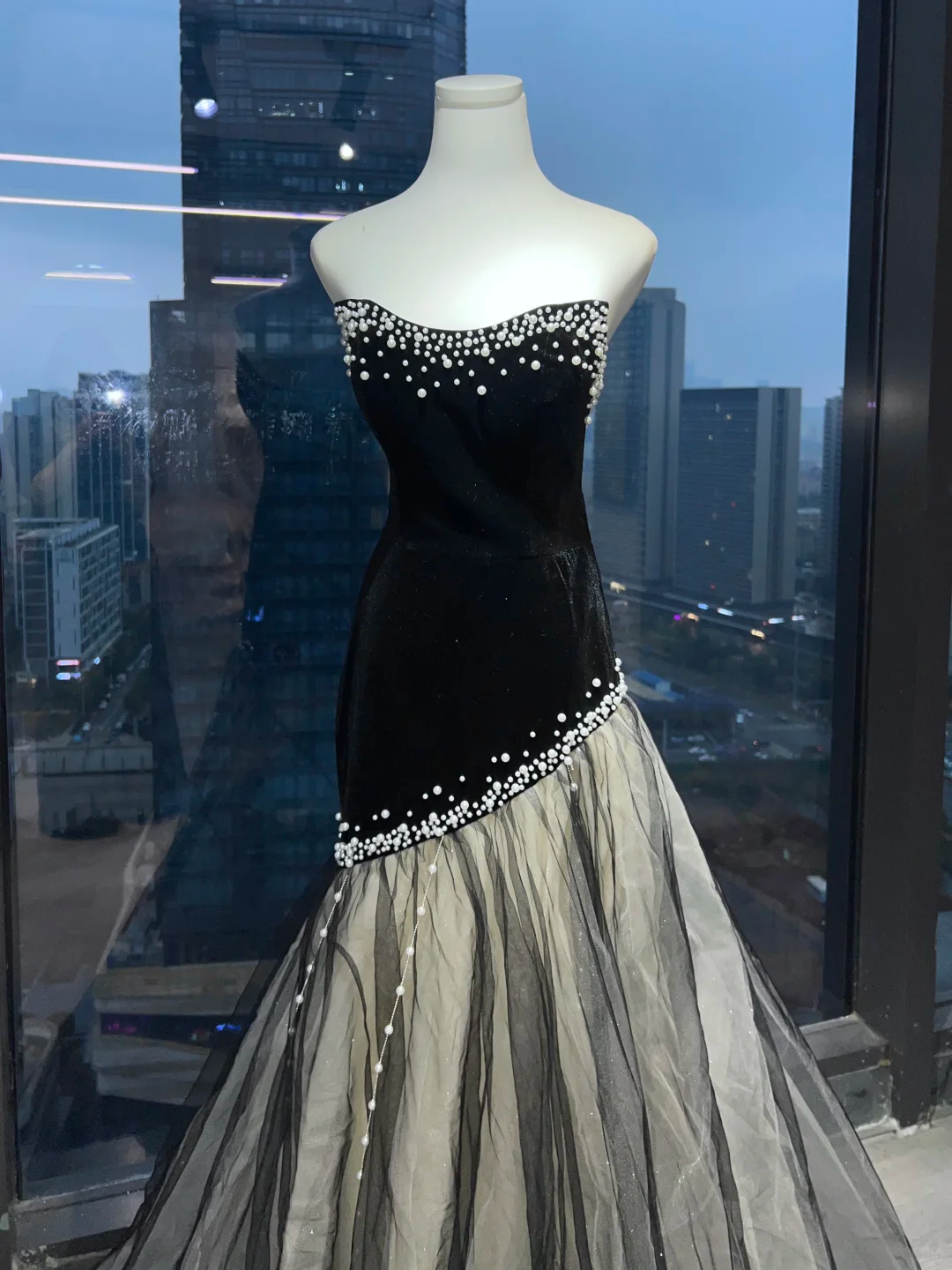 Black Velvet Strapless Mermaid Evening Gown Handmade Pearl Beading Ombre Sheer Tulle Long Prom Dress  NV7018