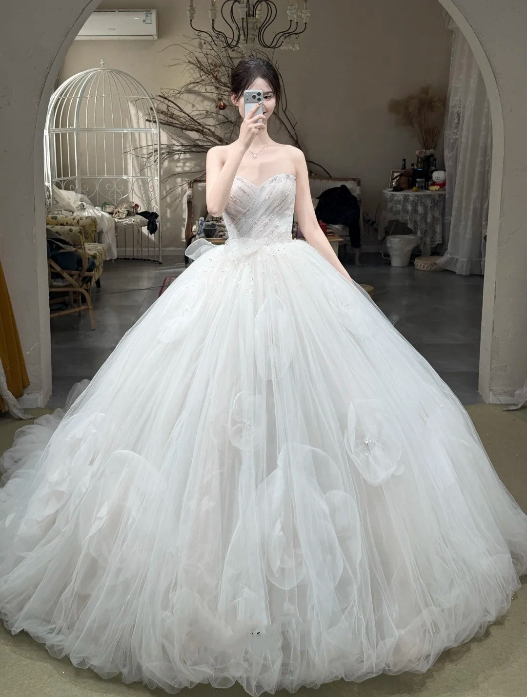 Dreamy Princess Style Strapless Sleeveless Wedding Gown | White Tulle 3D Flower Ballgown Train Maxi Dress for Wedding Bridal Engagement Luxury Dinner NV6275