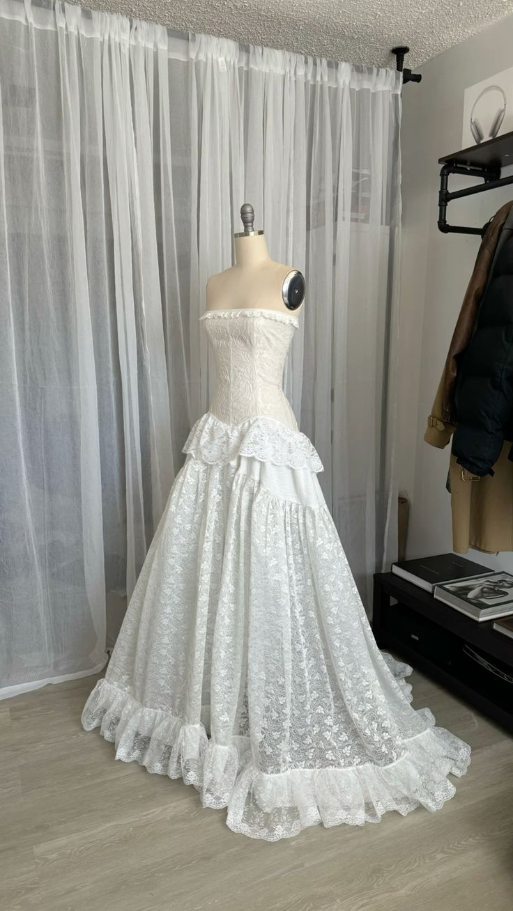 White Elegant Lace Tulle Long Ball Gown Evening Gown Wedding Dress nv2816