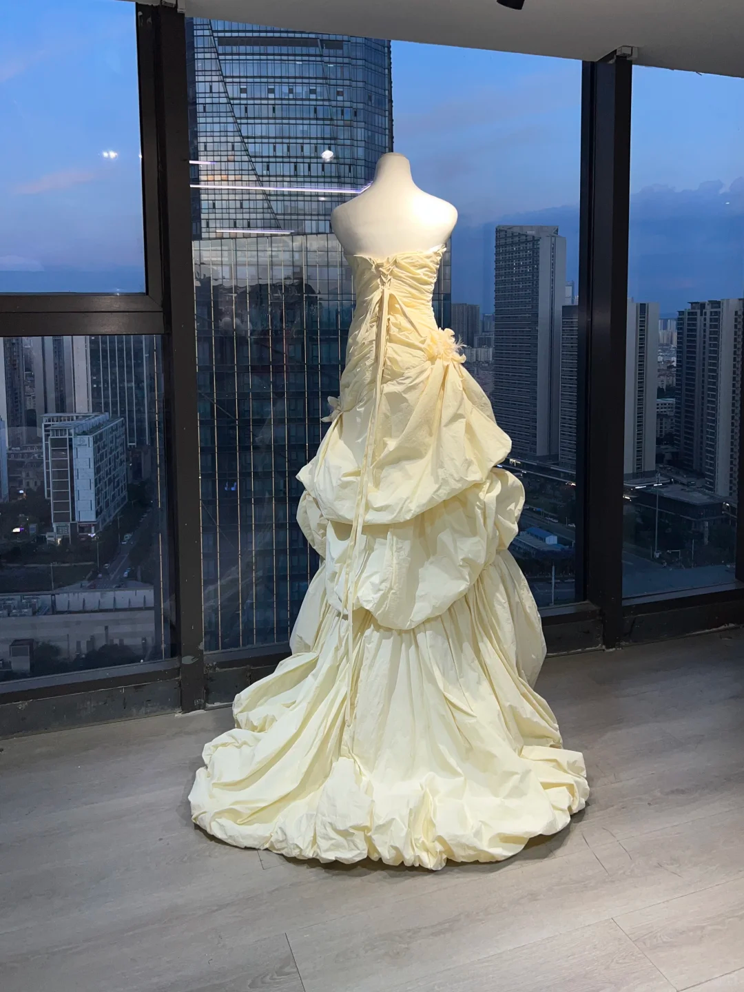 Pale Yellow Strapless Vintage Evening Gown Ruched Texture 3D Flowers Tiered Bubble Long Prom Dress  NV7012