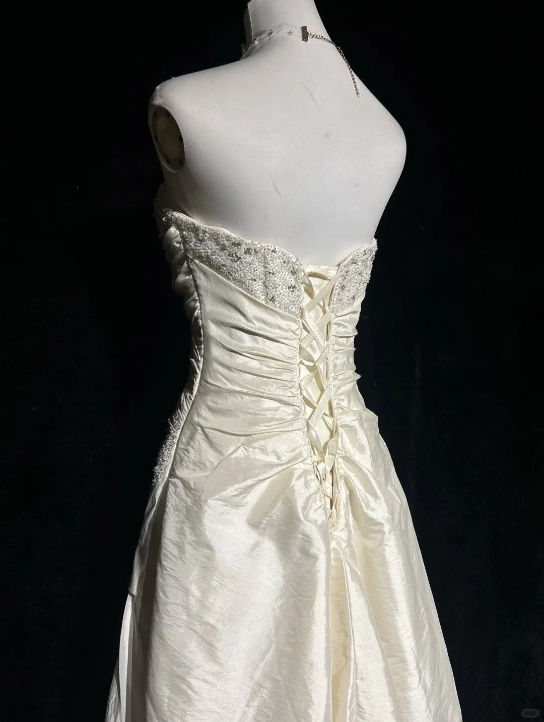 Ivory White Sparkling Homecoming Dress Exquisite Beaded Short Satin Ball Gown Evening Dress nv4382