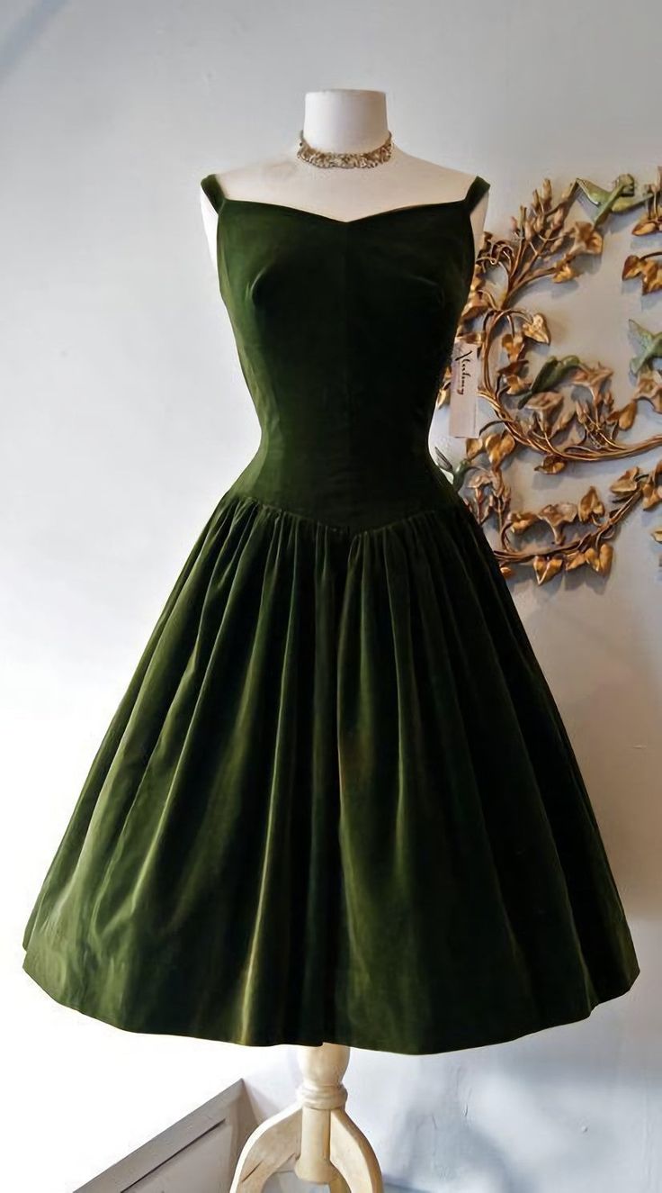 Red/Dark Green Vintage Elegant Long Simple Velvet Ball Gown Homecoming Dress Evening Dress Party Dress nv3382