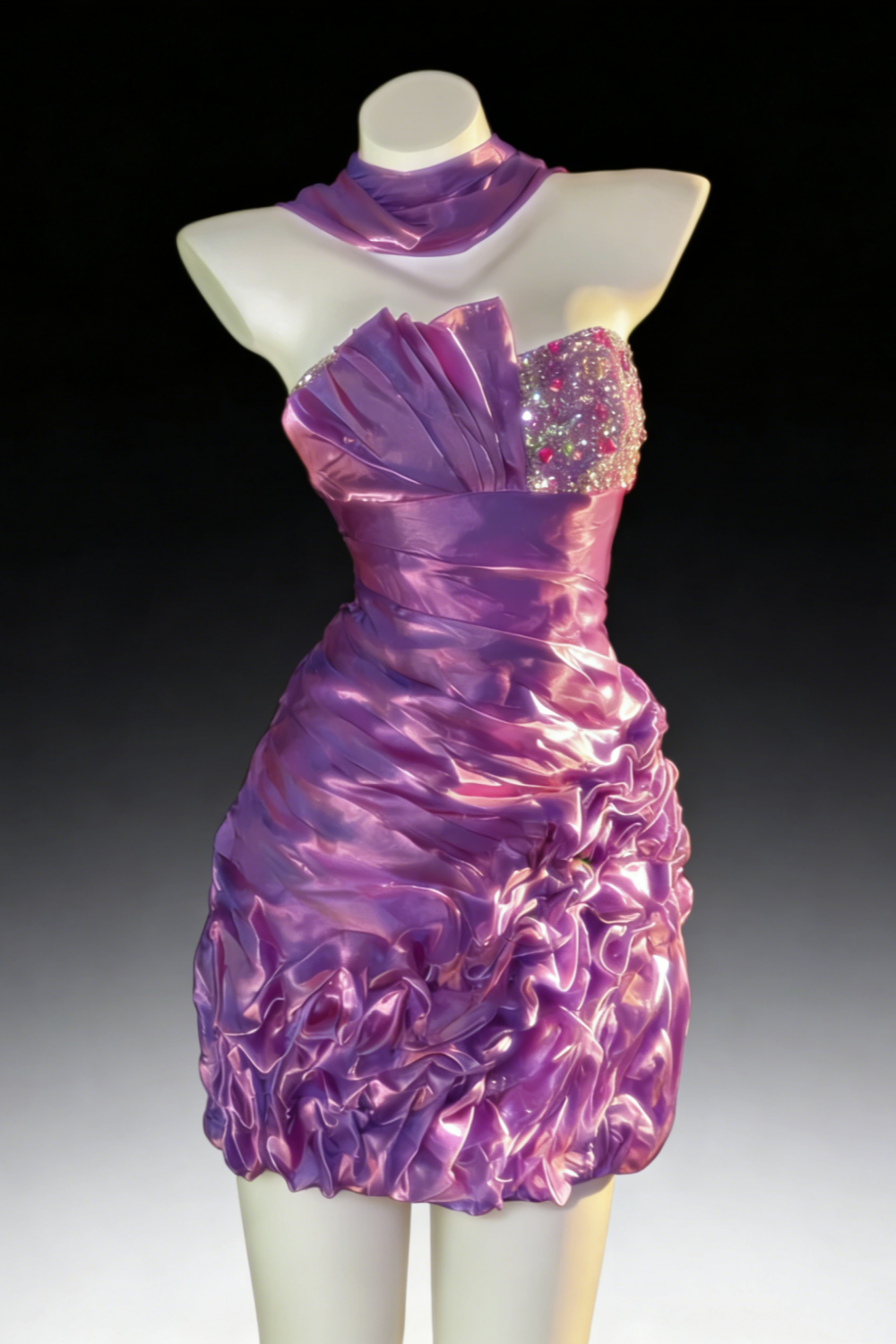 Schimmerndes, lilafarbenes, trägerloses Minikleid mit Schleife – plissiertes Luxus-Satinkleid NV6762