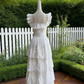 Robe longue trapèze multicouches en dentelle blanche à manches papillon - Style délicat, idéale pour un rendez-vous ou un thé de l'après-midi NV6784