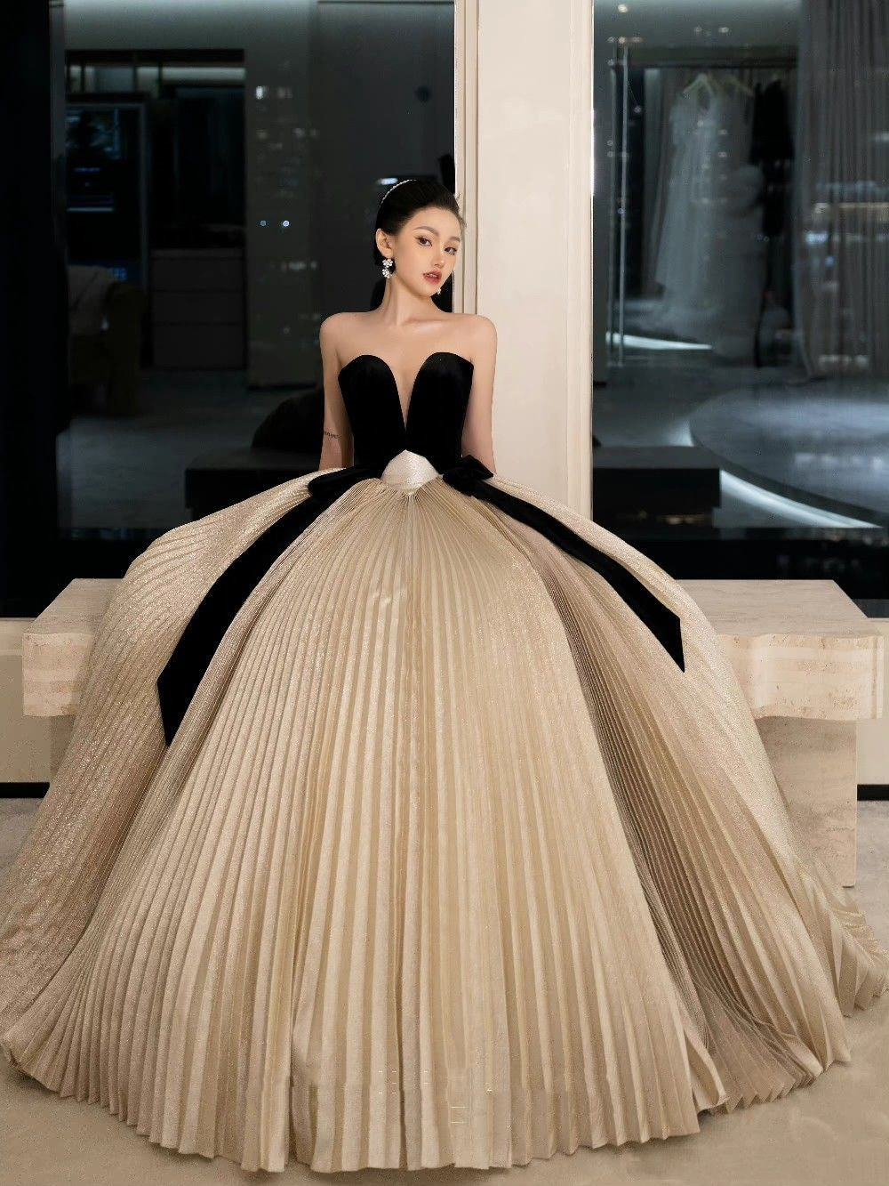 NiceVestidos – Schlichtes und stilvolles langes Kleid in Schwarz-Weiß, bodenlang, NV6071