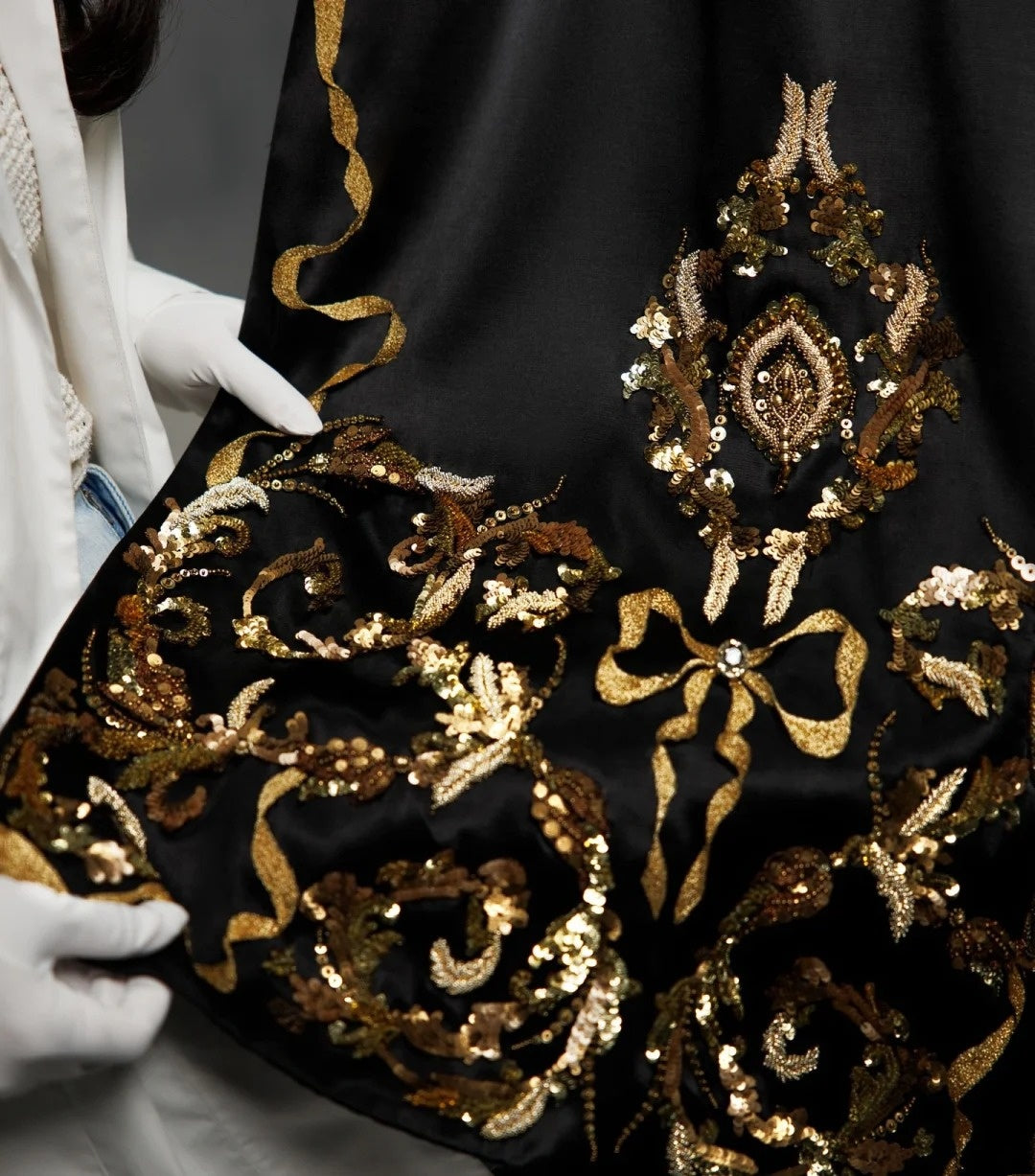 NiceVestidos-Luxurious And Glamorous Black And Gold Beaded Formal Evening Gown NV6095