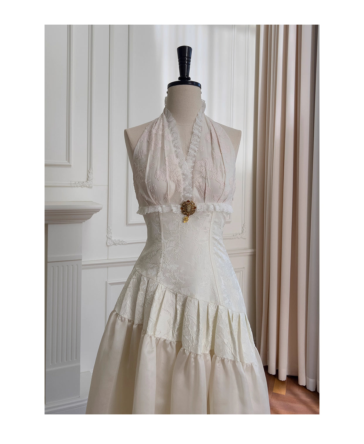 NiceVestidos-Homecoming Dress Apricot Waist Slimming Mid-Length Elegant Halterneck Backless Dress nv5552