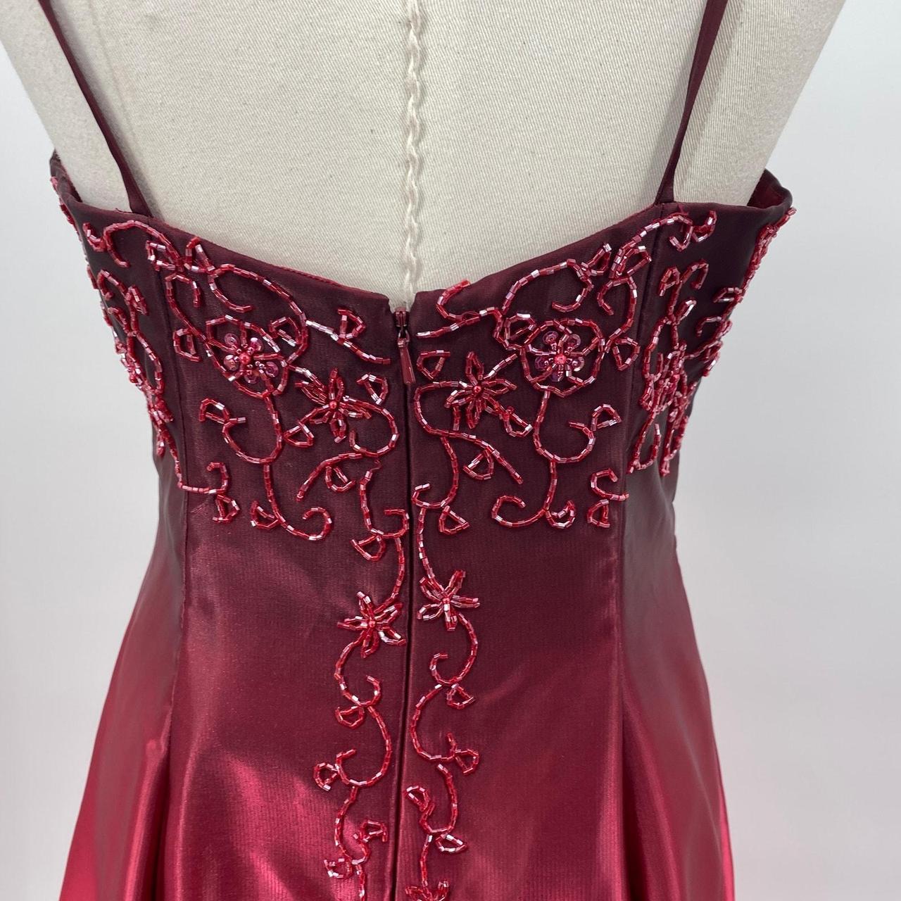 NiceVestidos-Burgunderfarbenes, bodenlanges Abendkleid aus Satin mit Farbverlauf und Paillettenbesatz NV6177