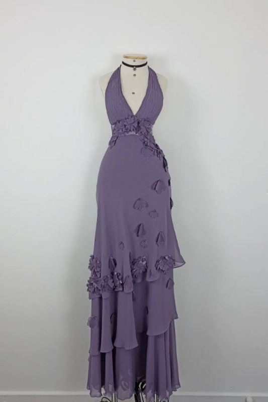 NiceVestidos – Vintage Lavendel-Lila 3D-Blumen-Halterkleid mit tiefem V-Ausschnitt, asymmetrischen Rüschen und Rüschen NV5908