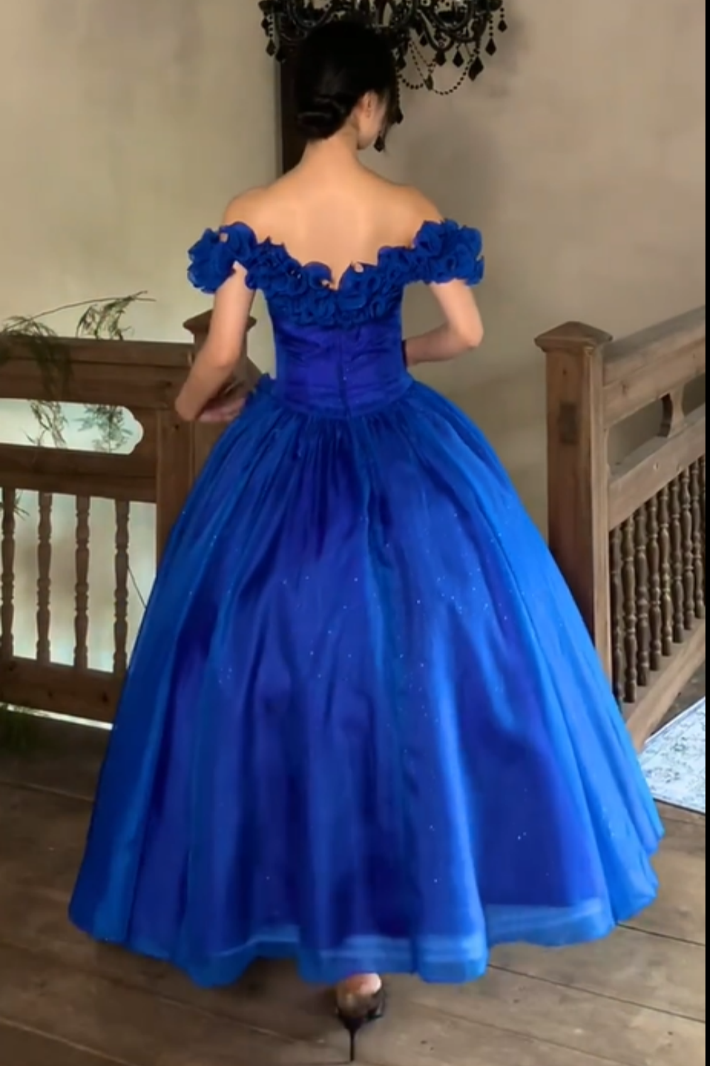 Langes, glänzendes, blaues Retro-Ballkleid NV6440