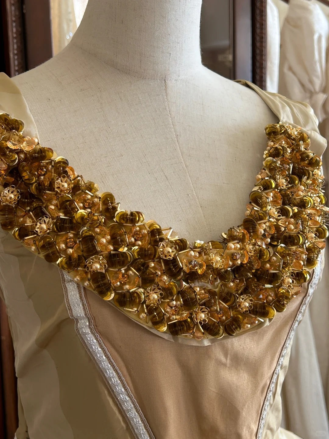 Yellow princess pleated gold rose handmade beads noble and beautiful fairy tale pure beauty long satin ball gown evening gown wedding dress nv4440