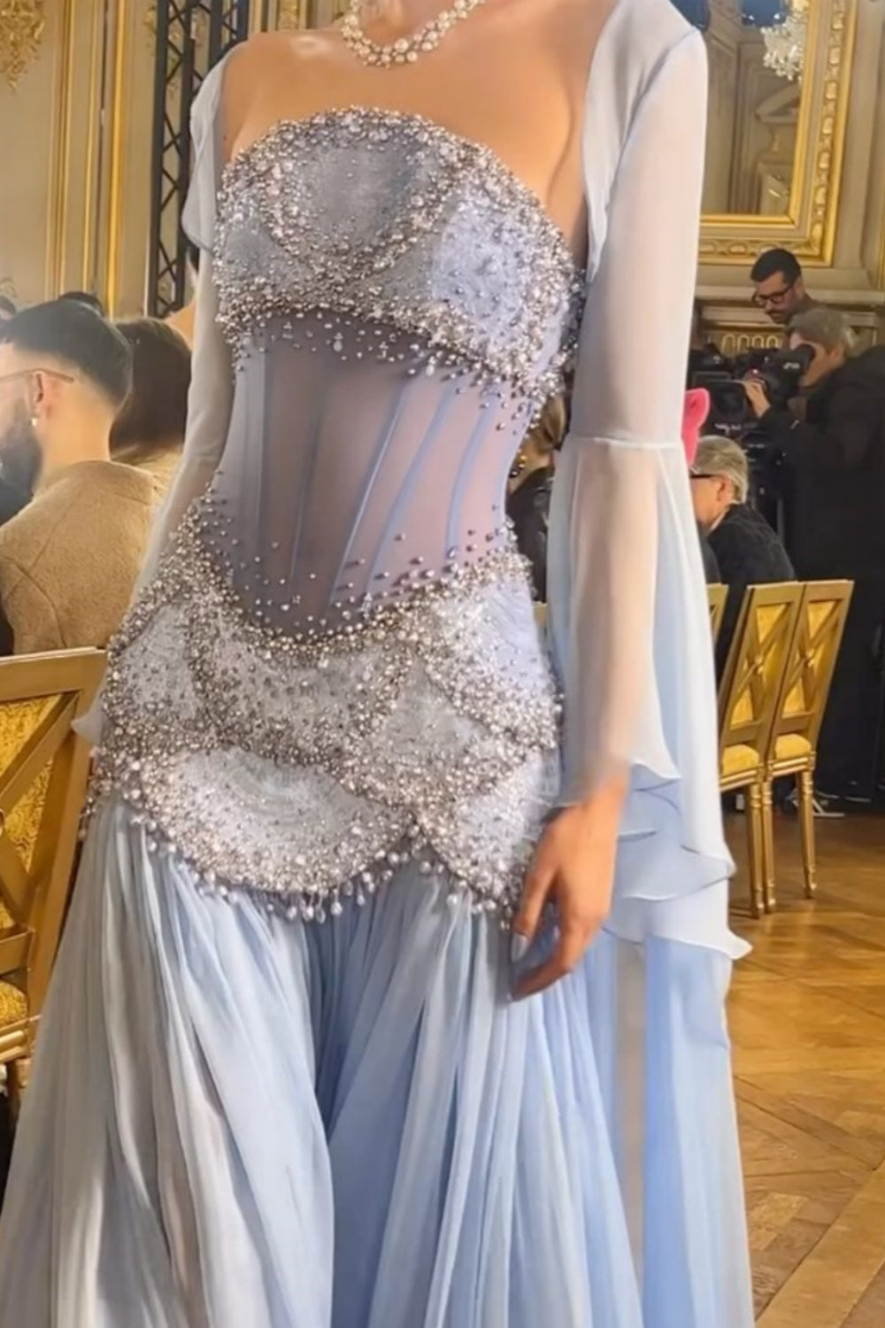 Fairy Luxury Court Style Hellblaues, perlenbesetztes, transparentes Abendkleid mit Schleppe – Hochzeits- und Ballkleid im Ozean-Stil NV6382