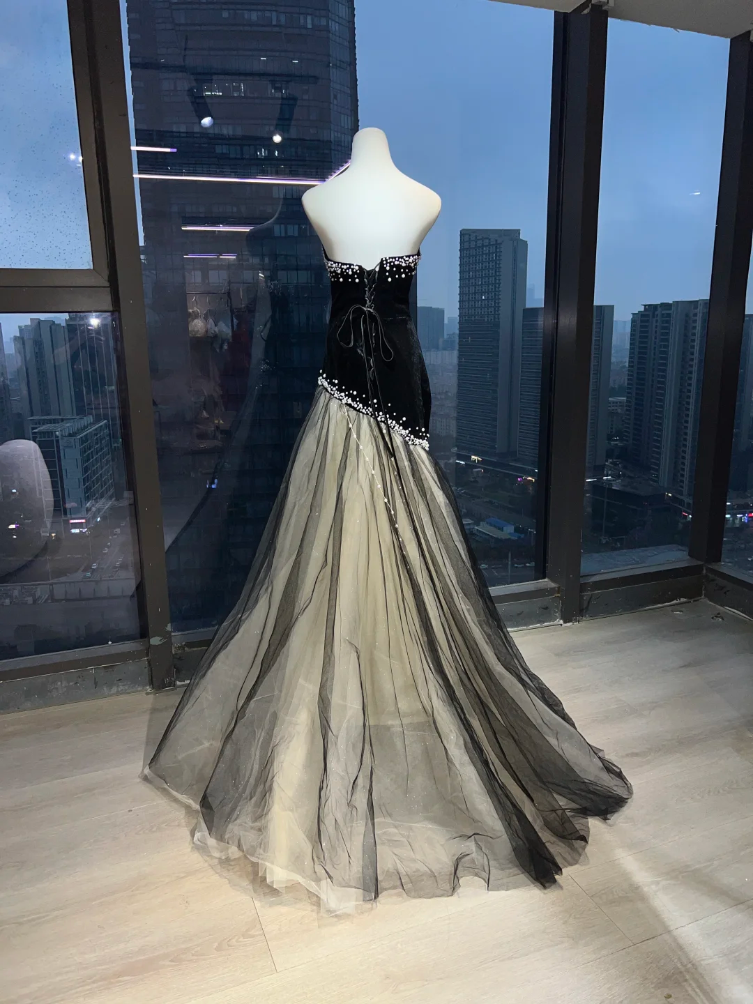 Black Velvet Strapless Mermaid Evening Gown Handmade Pearl Beading Ombre Sheer Tulle Long Prom Dress  NV7018