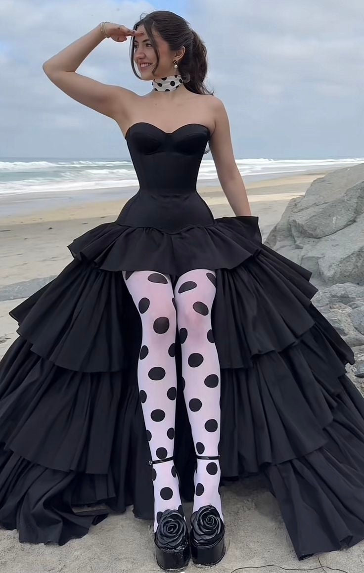 Luxuriöses, perlenbesetztes Abendkleid im Palaststil mit Spaghettiträgern | Schwarzes Satin-Maxikleid mit Schleppe für Galas, Preisverleihungen und exklusive gesellschaftliche Anlässe NV6271