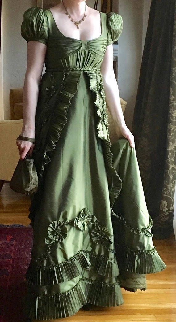 NiceVestidos-_Short-sleeved retro dress, green satin long Regalia dress, high-waisted skir tNV6000