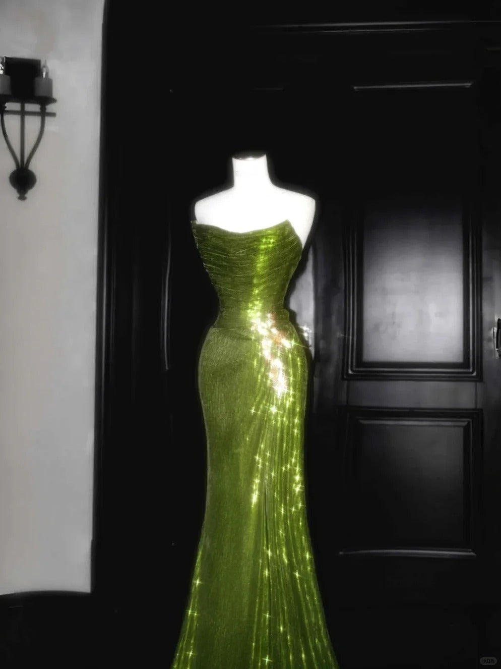 The Wizard of Oz 🍃 Charming stunning dress with green shimmering and gorgeous sequins, long and ground ball dress nv5203