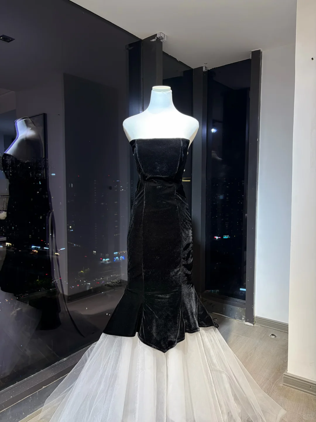 Black Strapless Velvet Mermaid Dress White Tulle Hem Contrast Formal Prom Gown  NV6947