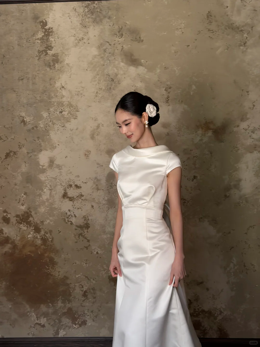 Ivory Cap Sleeve Satin Mermaid Wedding Gown Fold Collar  NV7187