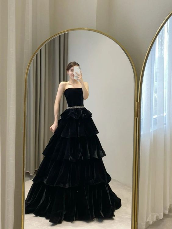 Chic Black A-Line Tiered Long Velvet Off-The-Shoulder Evening Gown Prom Dress Party Dress nv2589