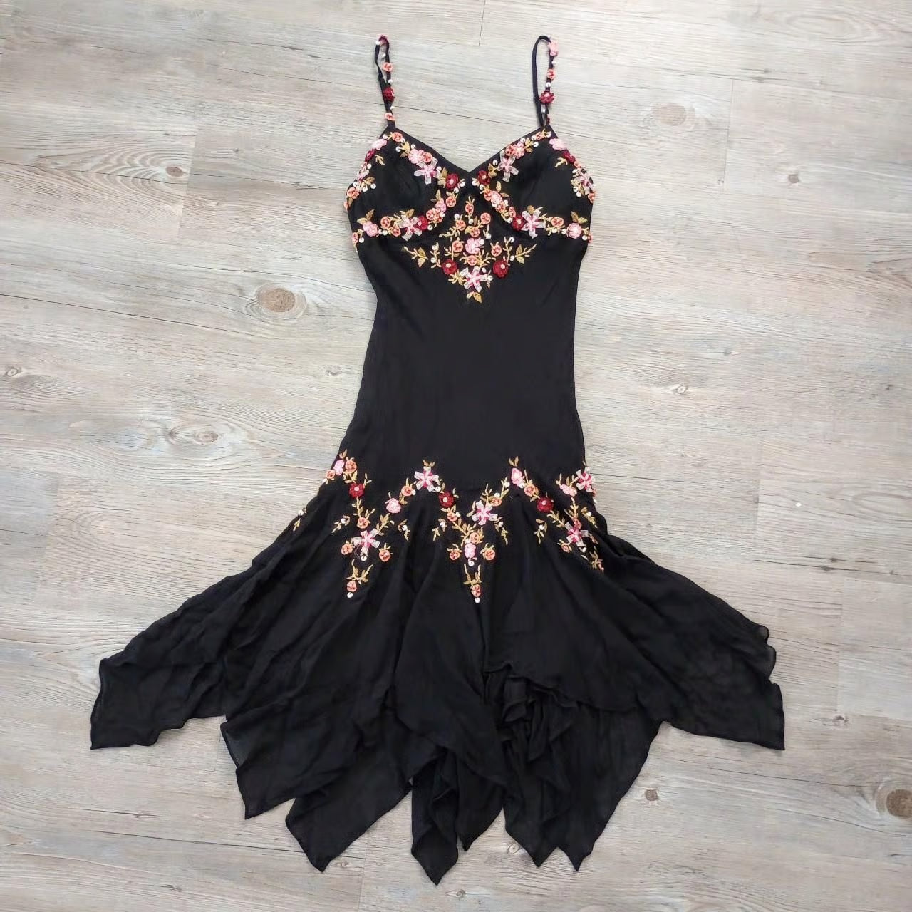 NiceVestidos-Black Floral Fairy Short/Mid-Length Unique Homecoming Dress nv5461