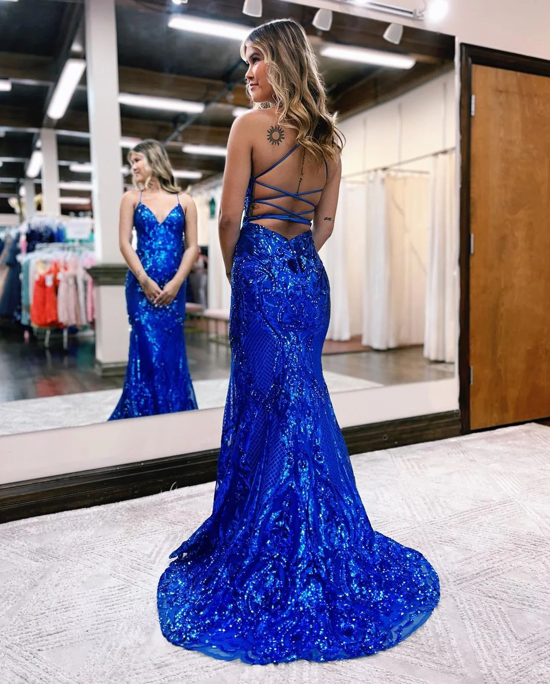 Charming Mermaid V Neck Royal Blue Sequins Long Prom Dresses nv740